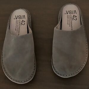VIBA Suede Slipper